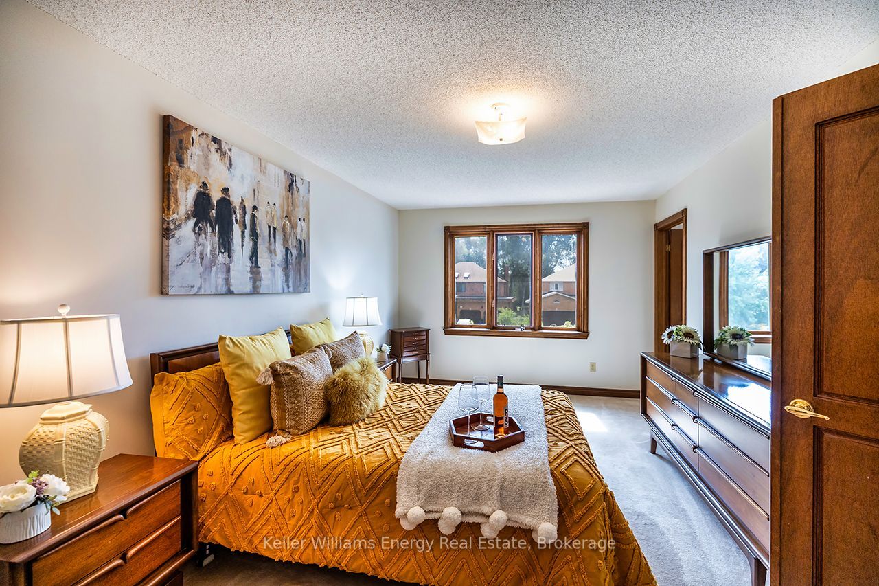75 Waverly Street N Property Photo 28
