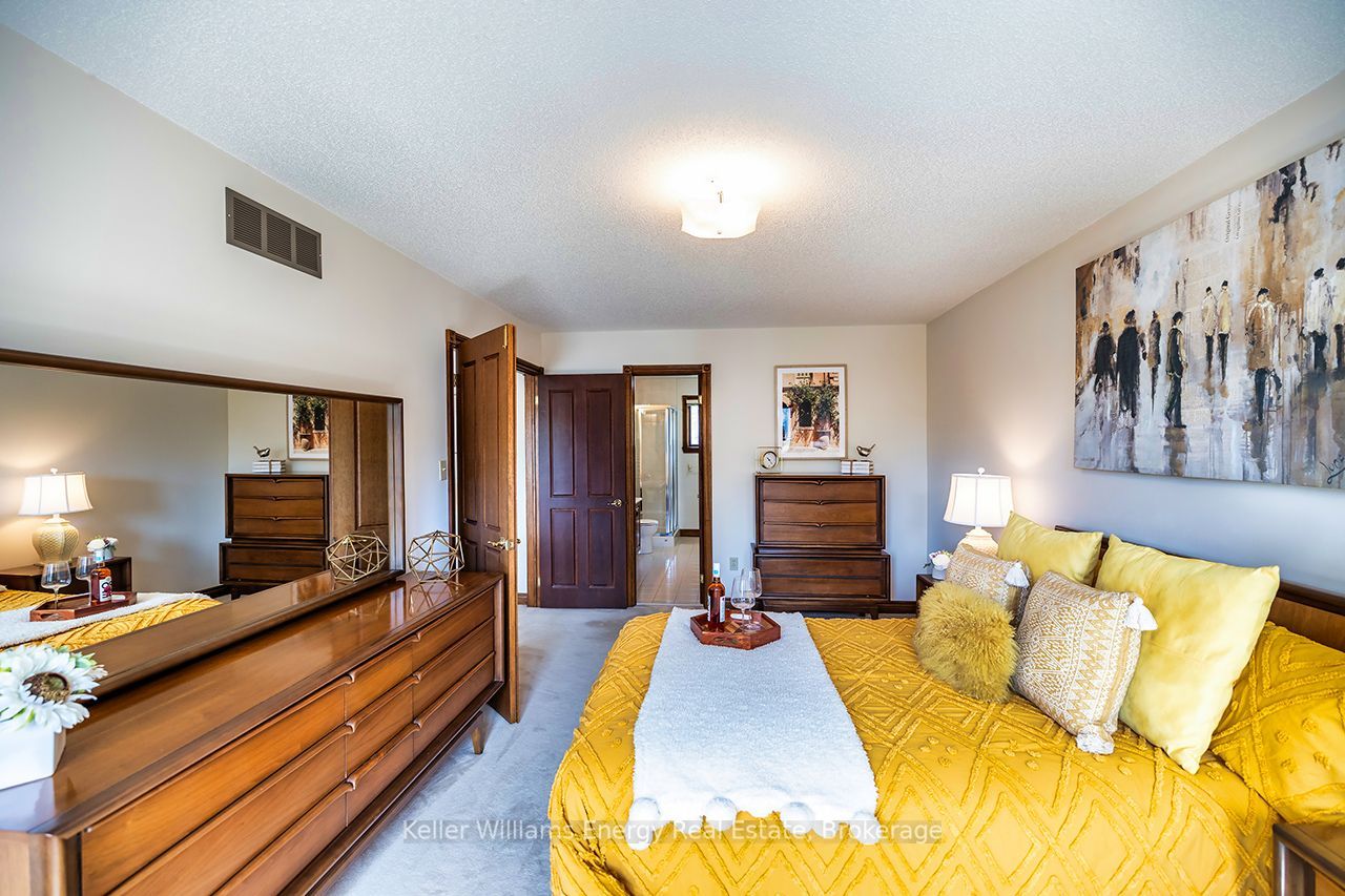 75 Waverly Street N Property Photo 29