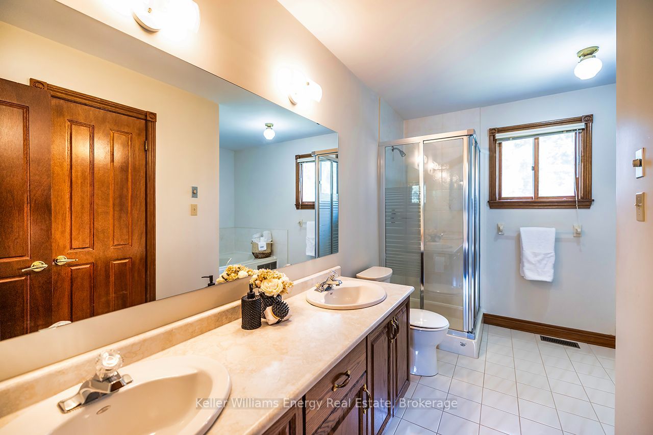 75 Waverly Street N Property Photo 31