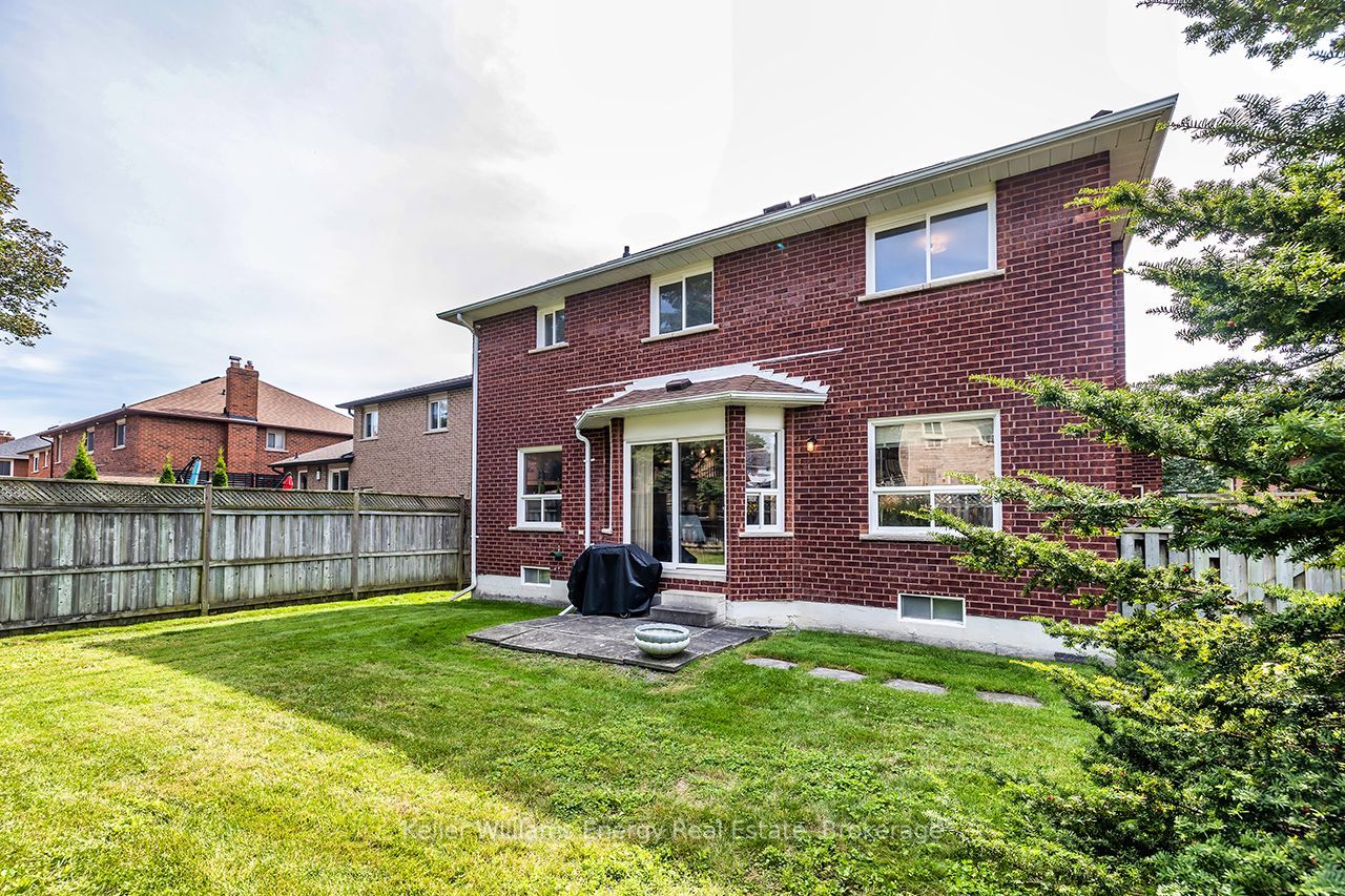 75 Waverly Street N Property Photo 43