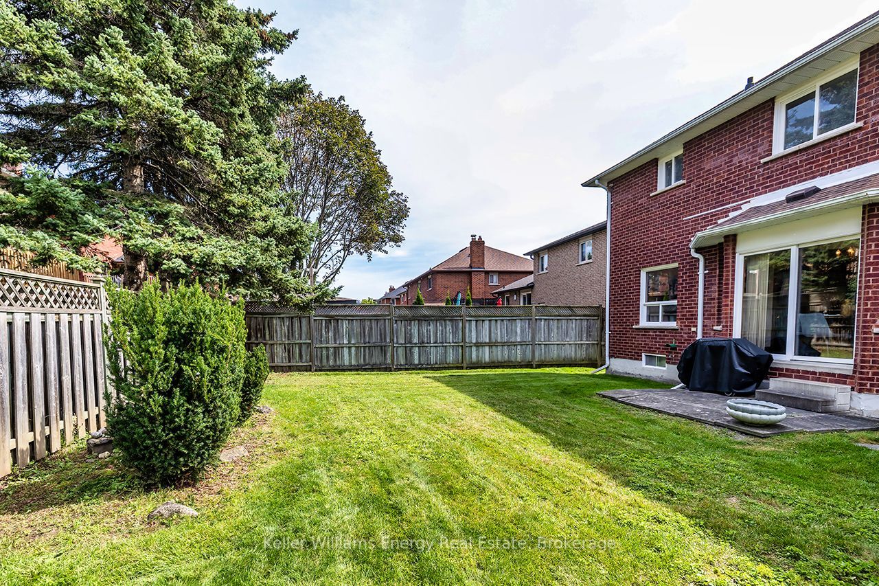 75 Waverly Street N Property Photo 44