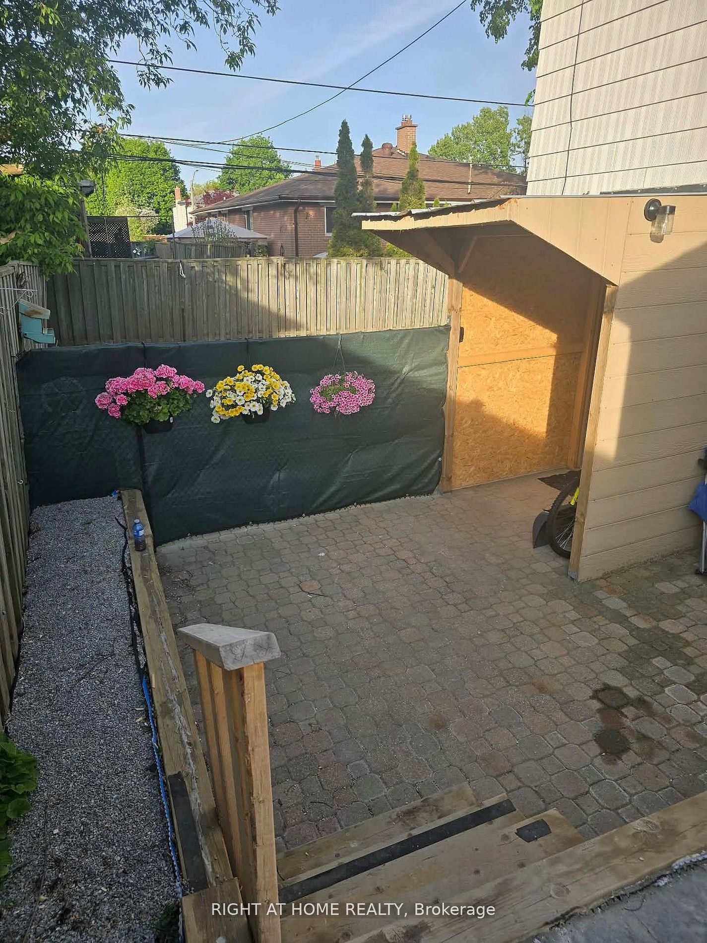 869 Grenoble Boulevard E Property Photo 3