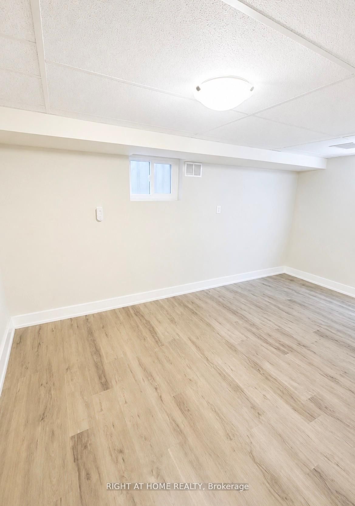 869 Grenoble Boulevard E Property Photo 7