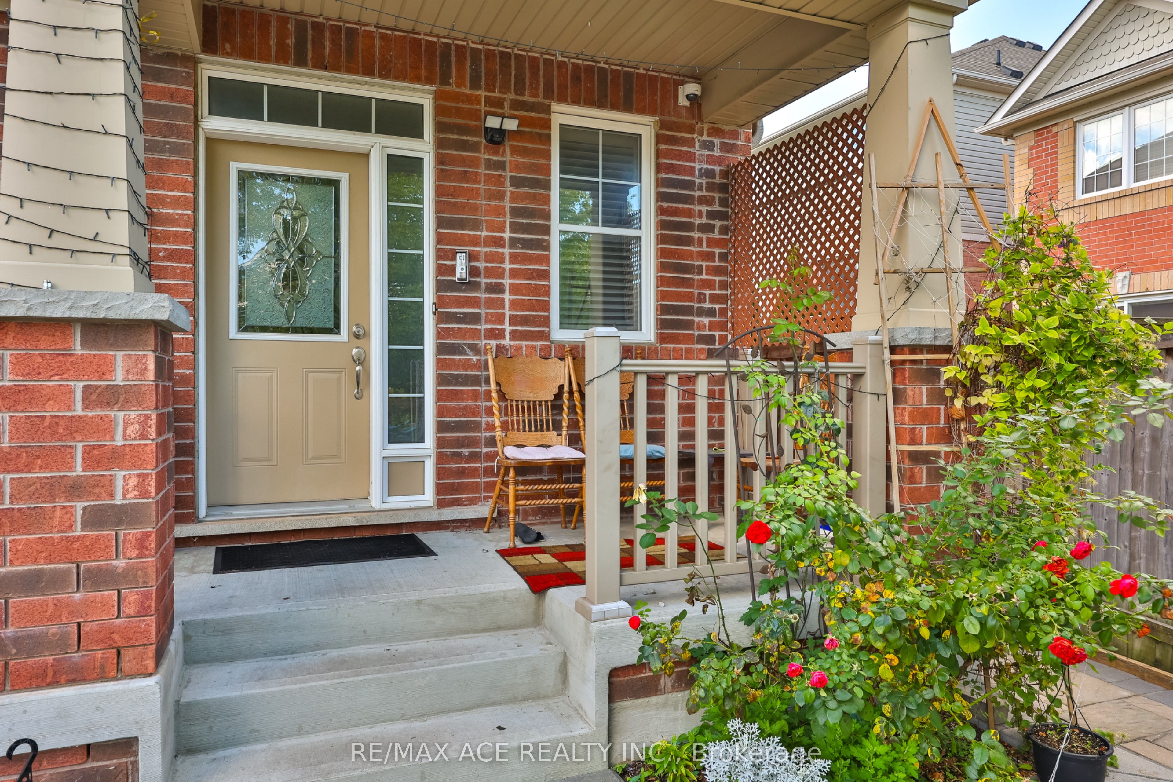 1819 Misthollow Drive Property Photo 3