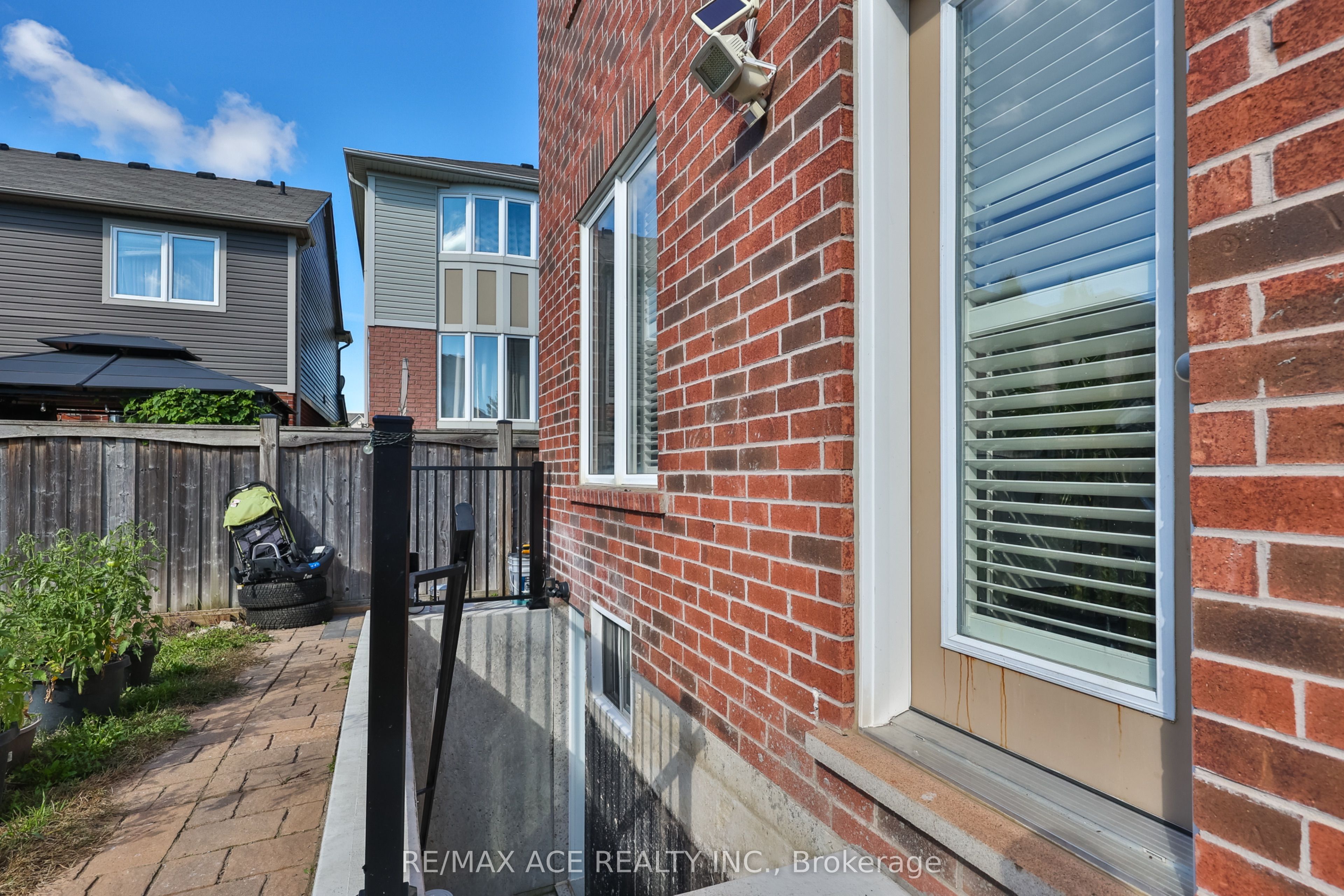 1819 Misthollow Drive Property Photo 18