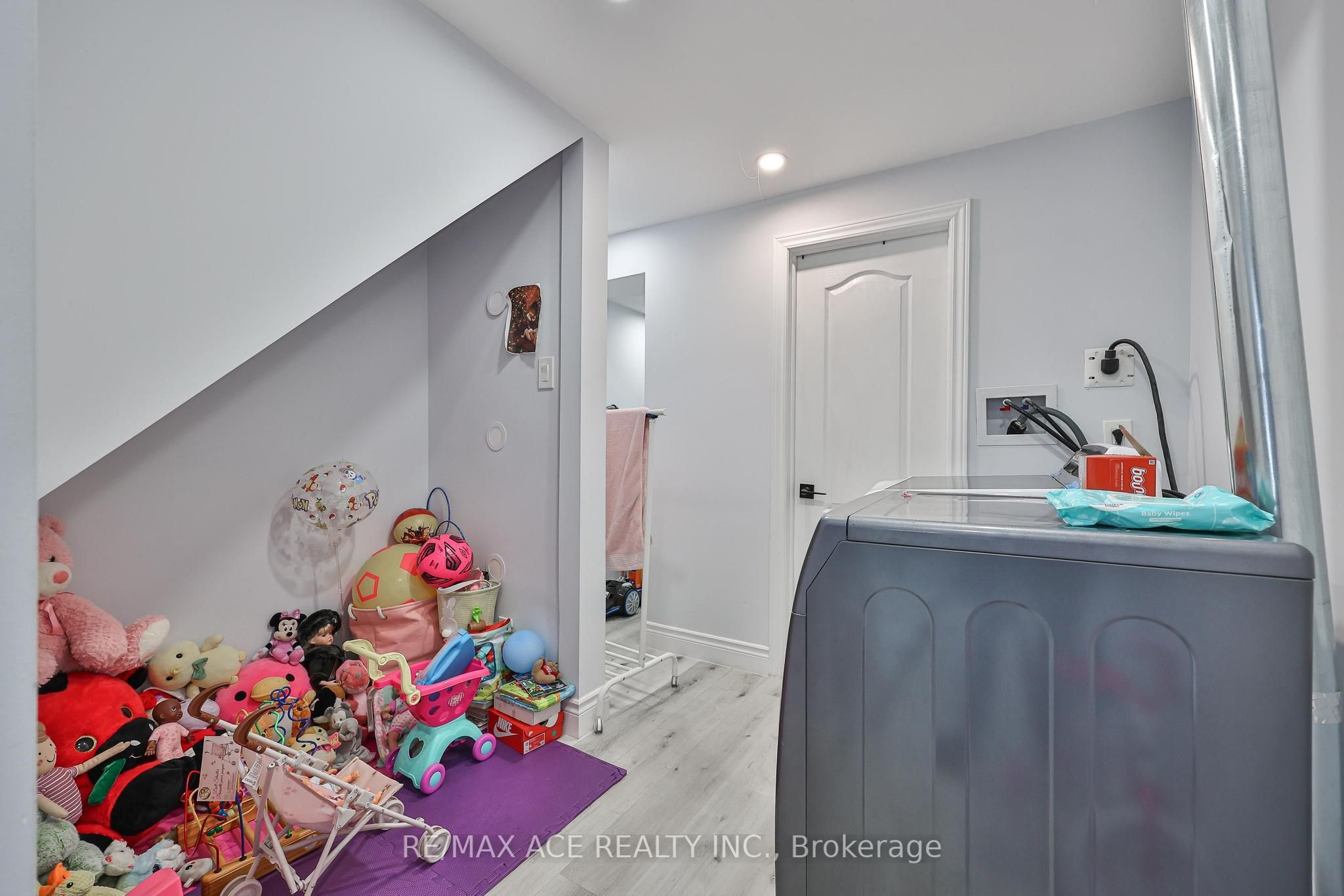 1819 Misthollow Drive Property Photo 24