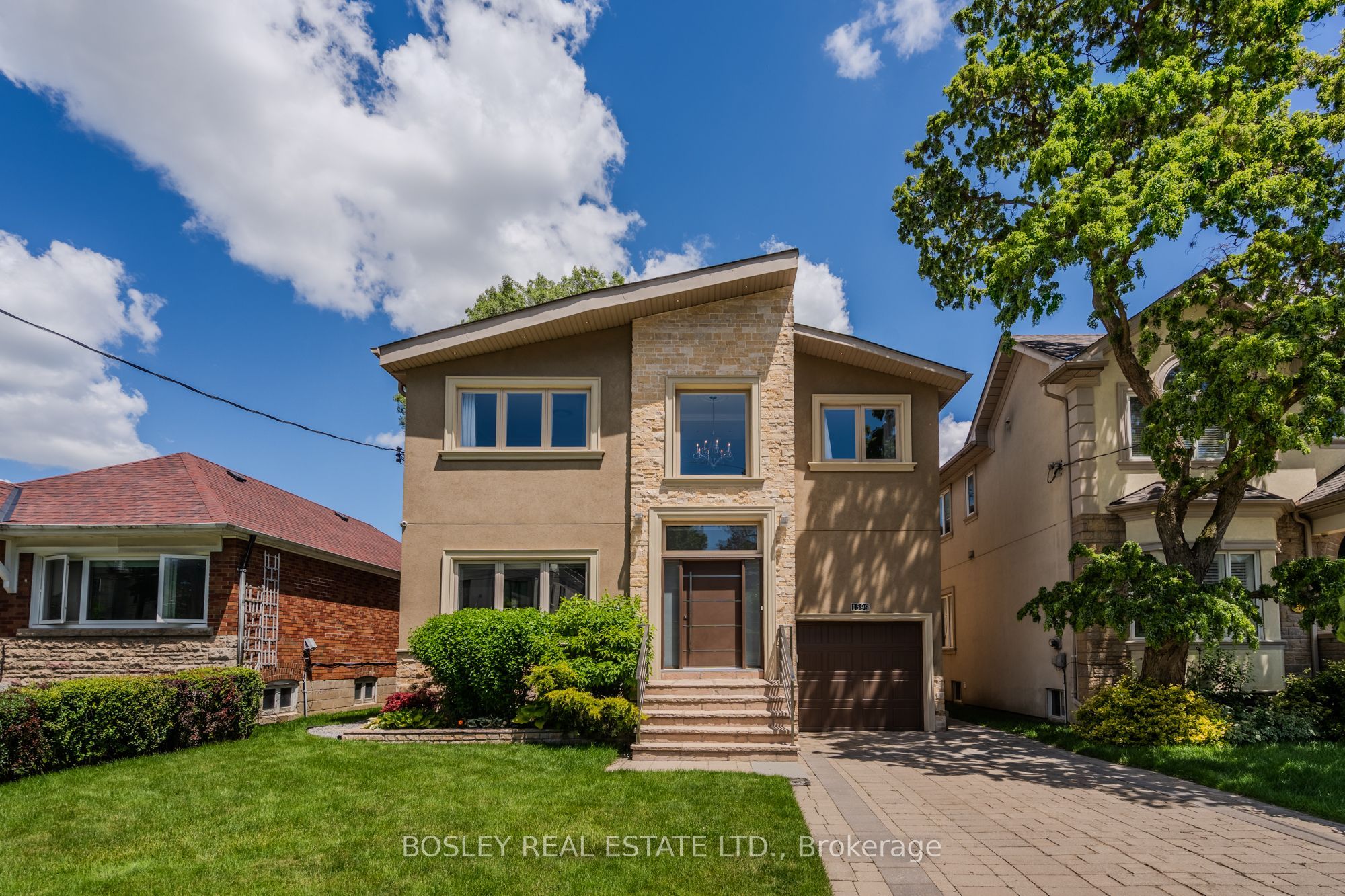 1599 Woodbine Heights Boulevard Property Photo 2