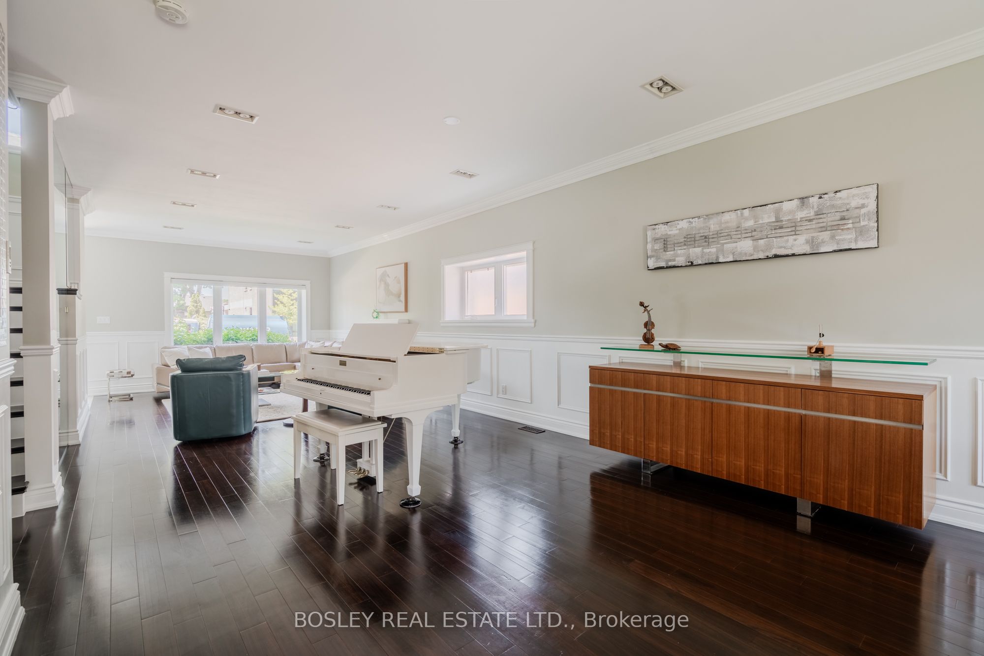 1599 Woodbine Heights Boulevard Property Photo 10