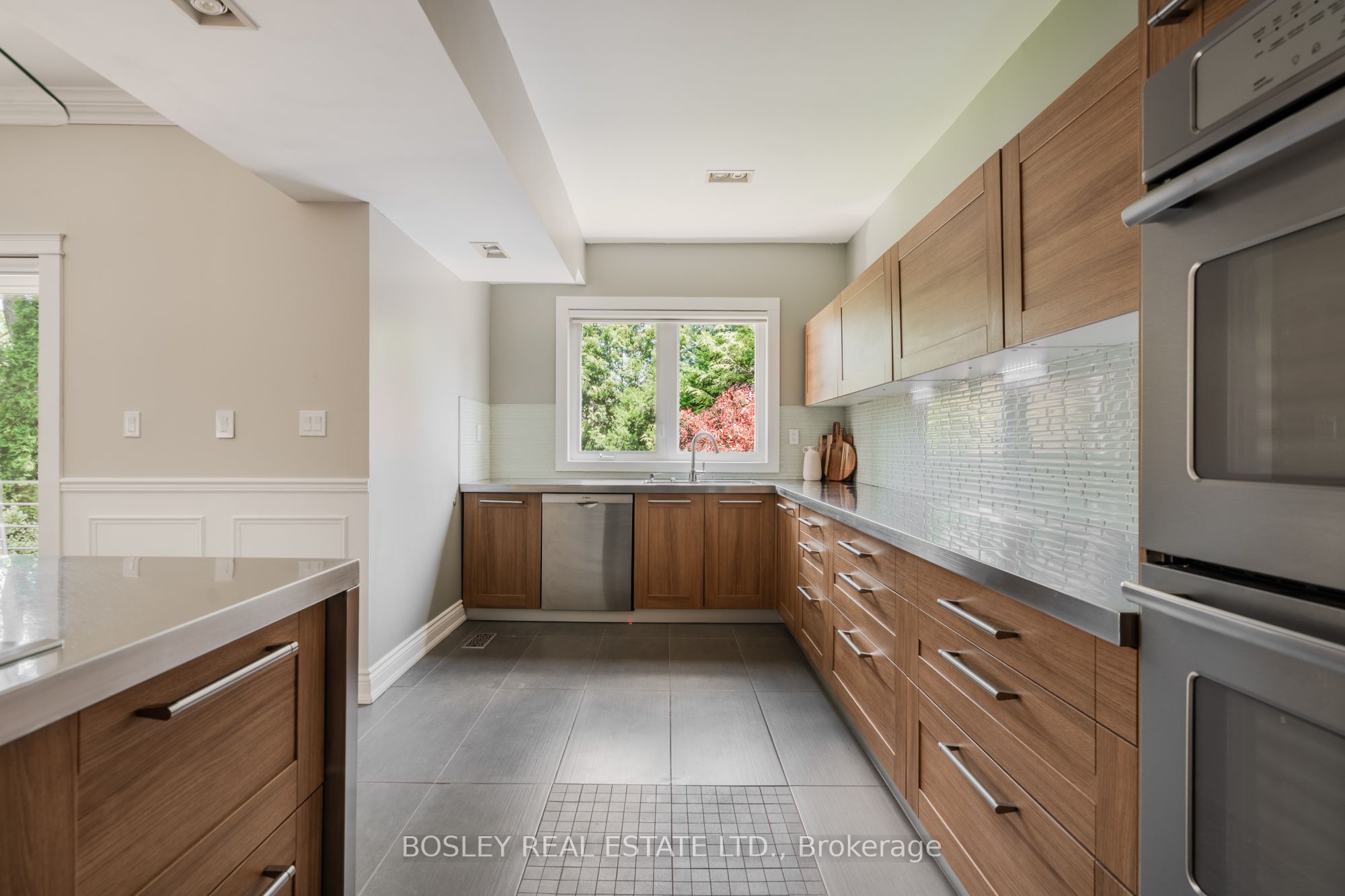 1599 Woodbine Heights Boulevard Property Photo 17