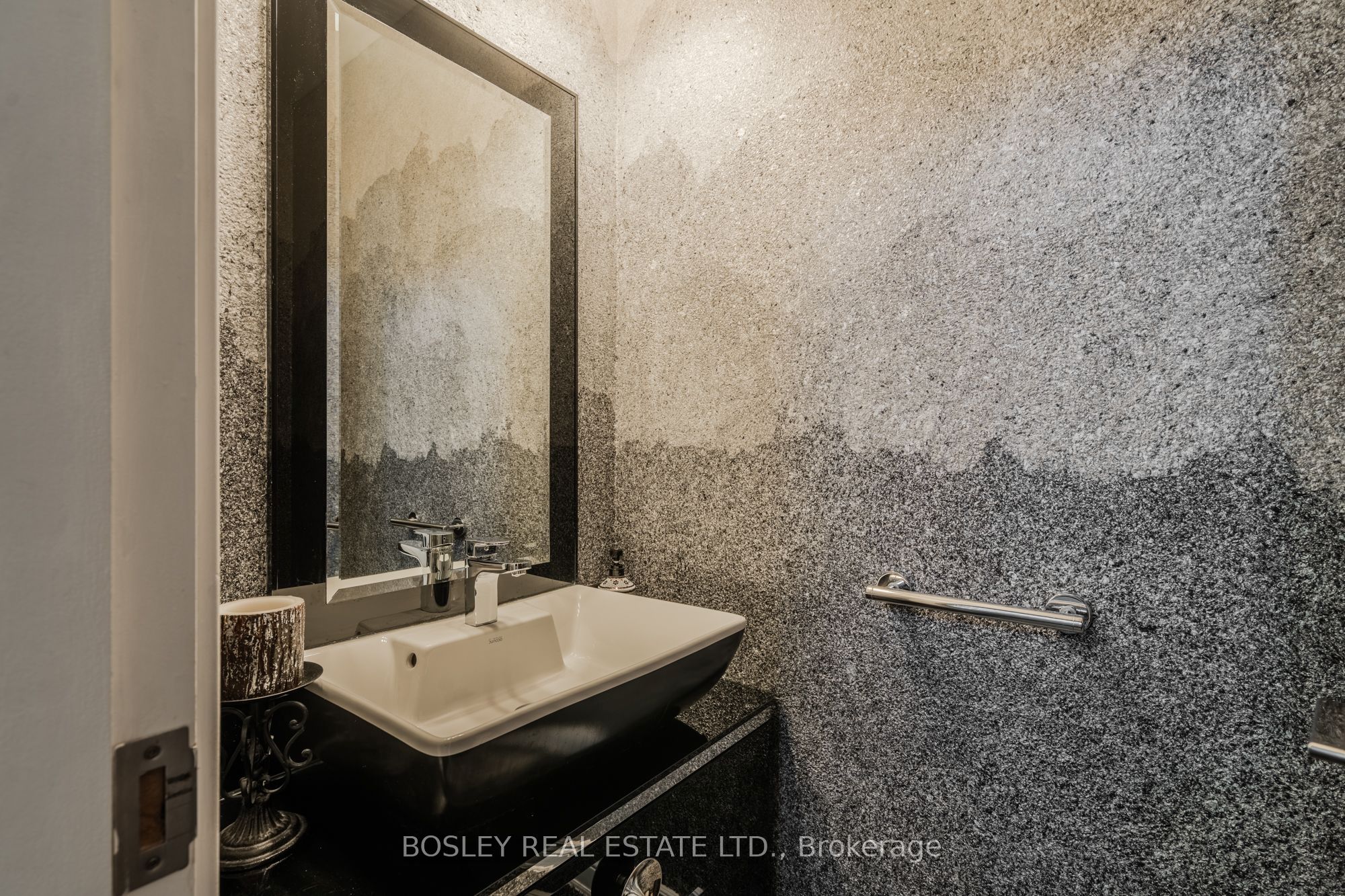 1599 Woodbine Heights Boulevard Property Photo 20