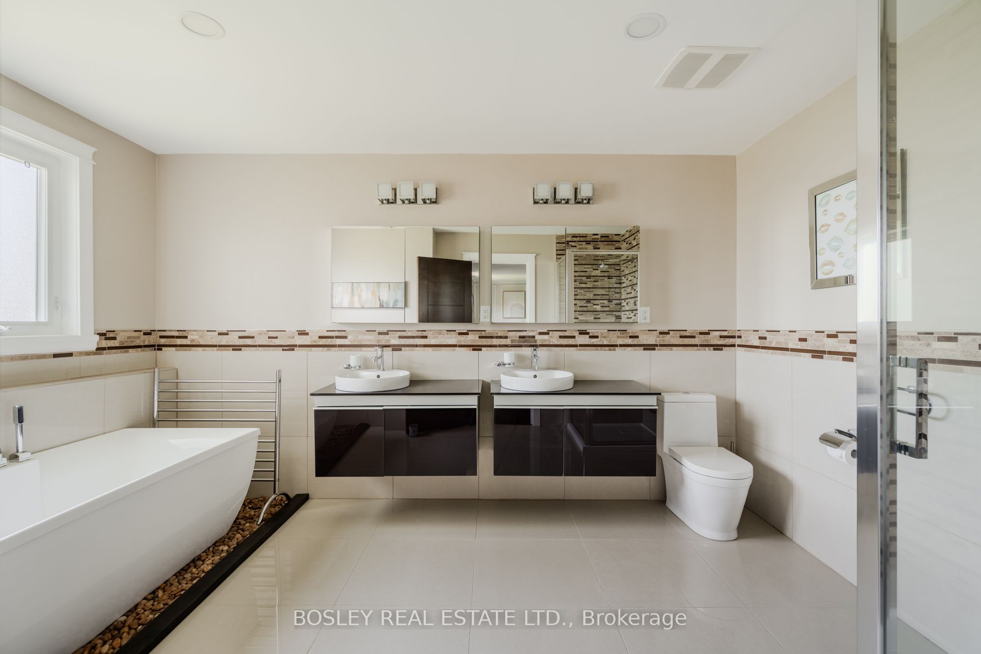 1599 Woodbine Heights Boulevard Property Photo 25