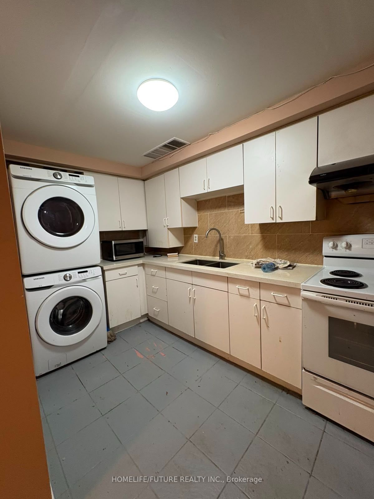 74 Parade Square Property Photo 7