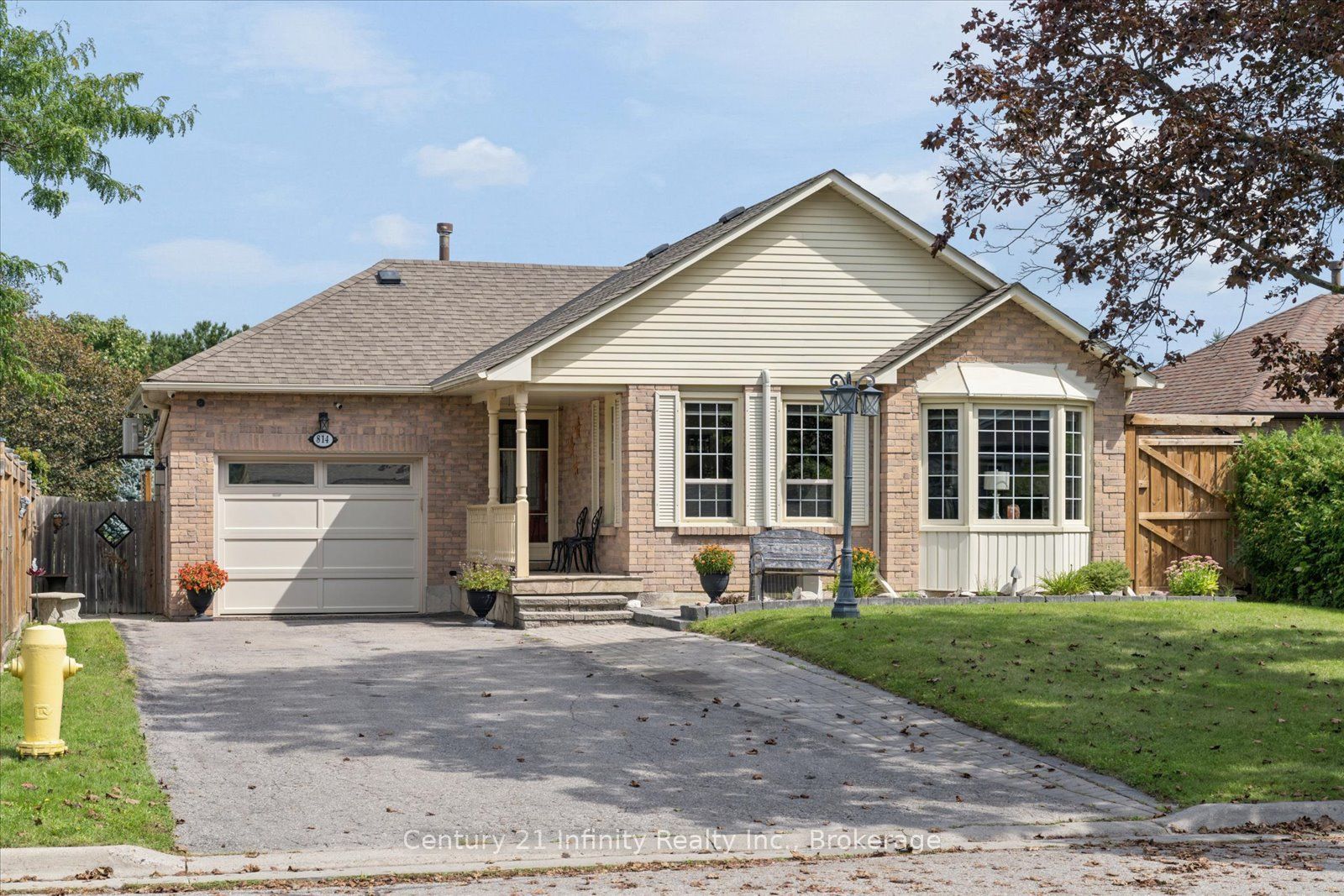 814 Lochness Crescent Property Photo 1