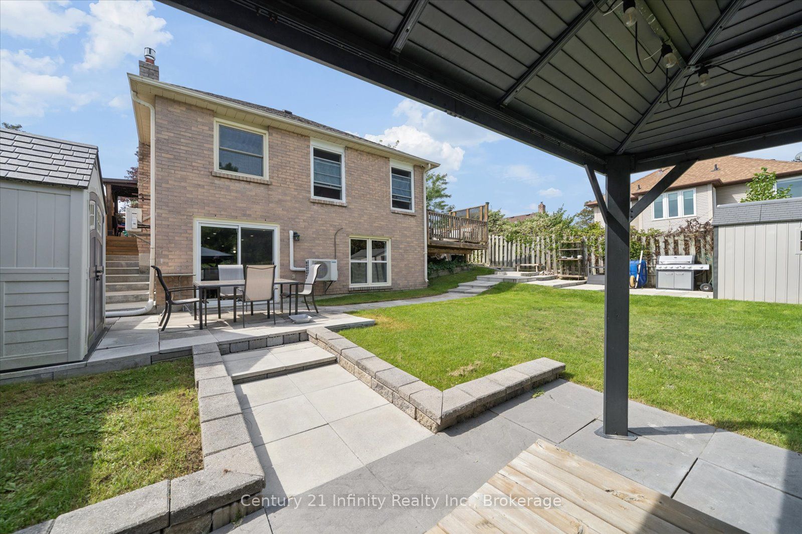814 Lochness Crescent Property Photo 2