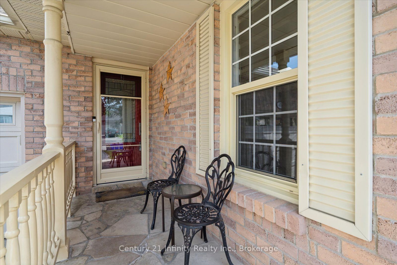814 Lochness Crescent Property Photo 3