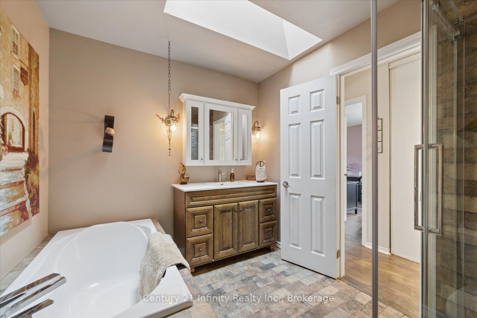 814 Lochness Crescent Property Photo 24