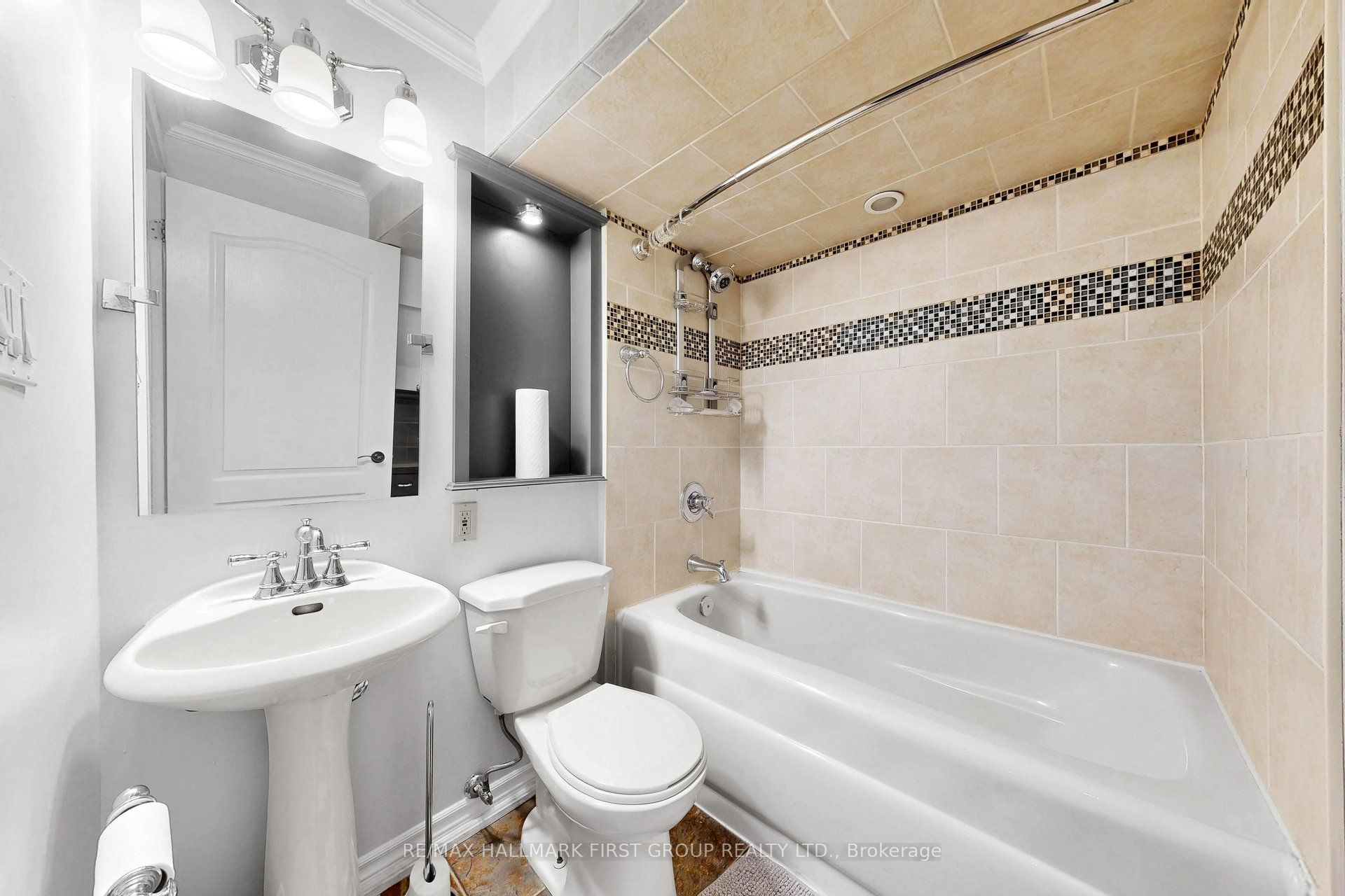 14 Martinet Street Property Photo 40