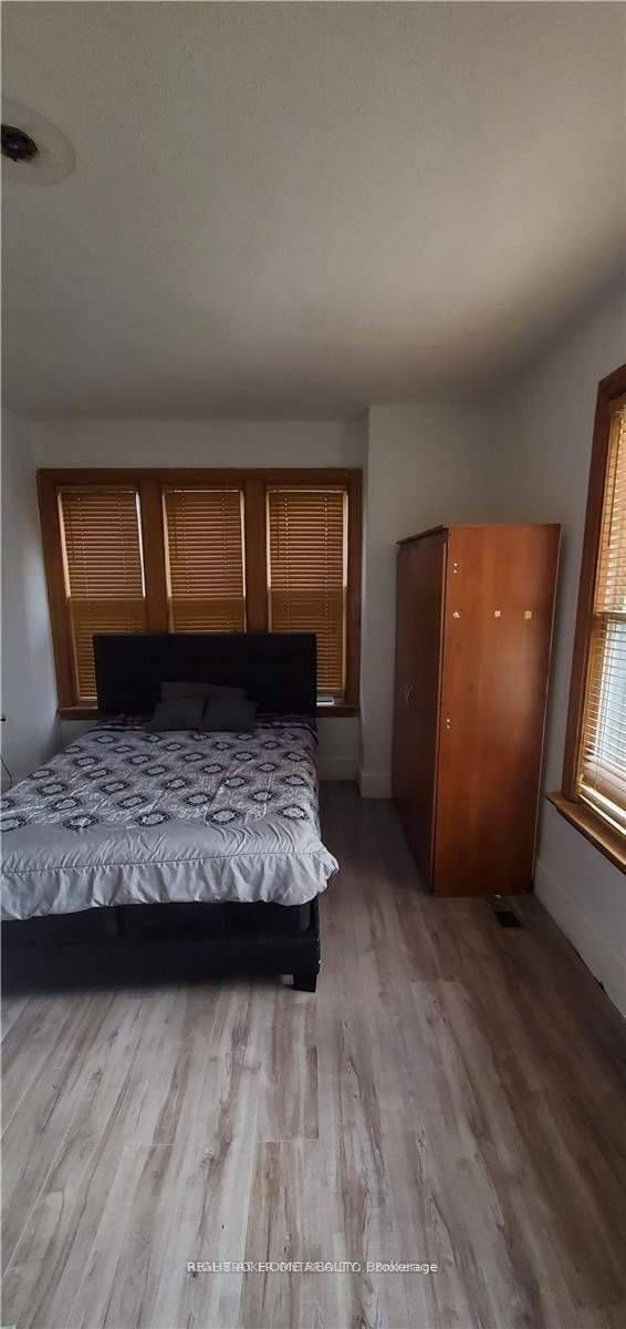 210 Mary Street N Main Property Photo 6