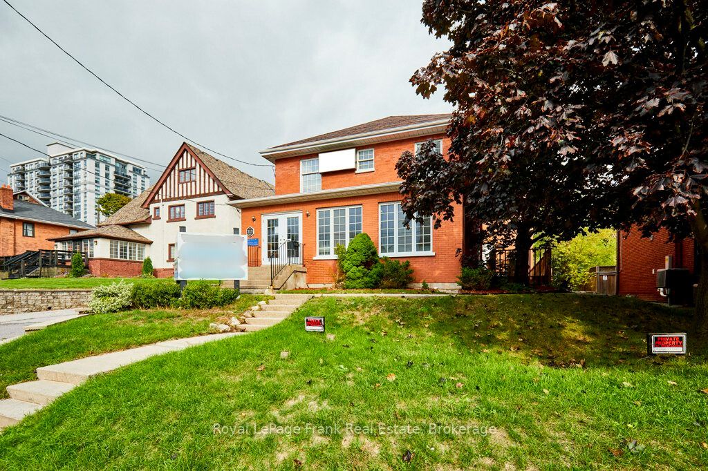 215 Simcoe Street N Property Photo 2