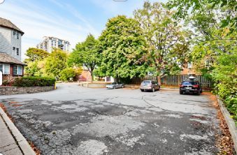 215 Simcoe Street N Property Photo 6