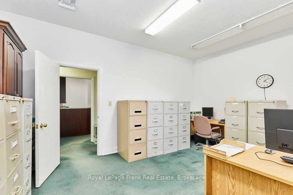 215 Simcoe Street N Property Photo 9