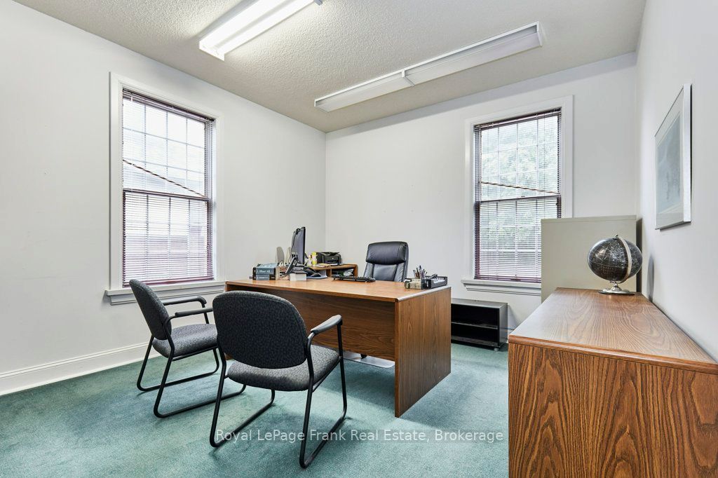 215 Simcoe Street N Property Photo 12