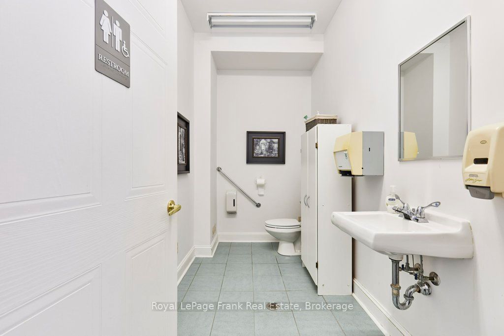 215 Simcoe Street N Property Photo 14
