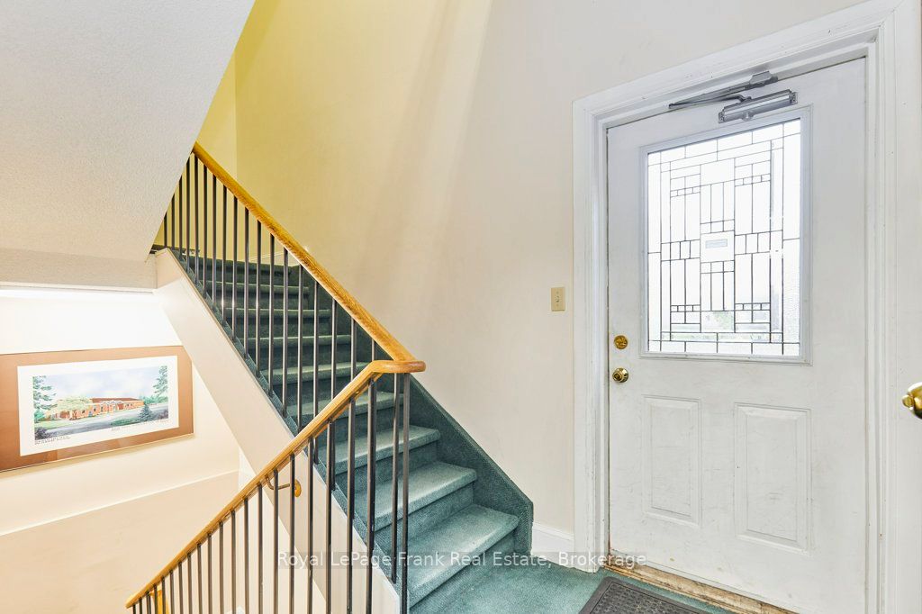 215 Simcoe Street N Property Photo 15