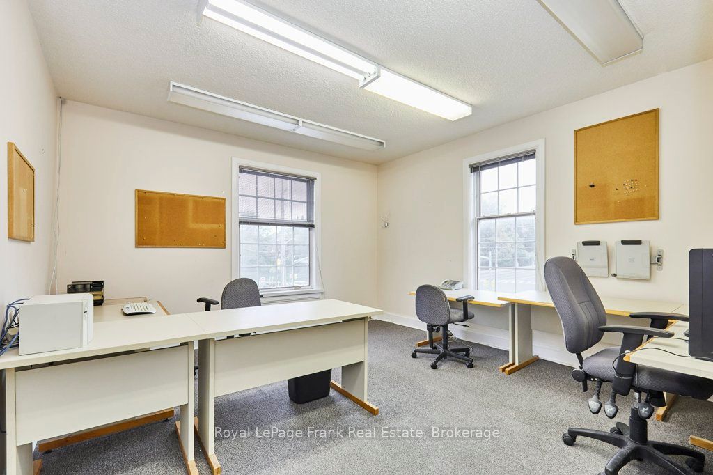 215 Simcoe Street N Property Photo 16