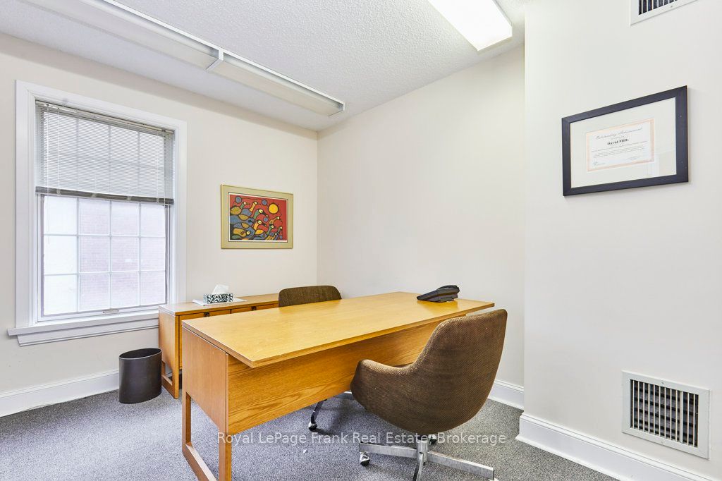 215 Simcoe Street N Property Photo 17
