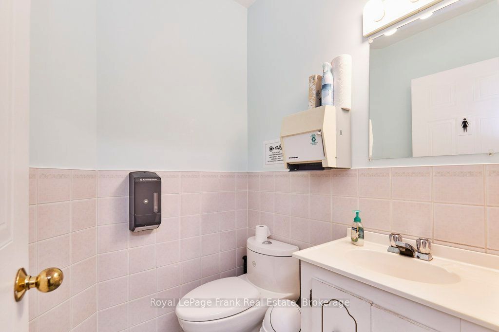 215 Simcoe Street N Property Photo 19
