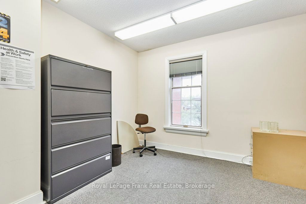 215 Simcoe Street N Property Photo 20
