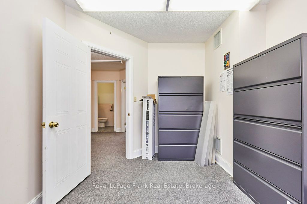 215 Simcoe Street N Property Photo 21