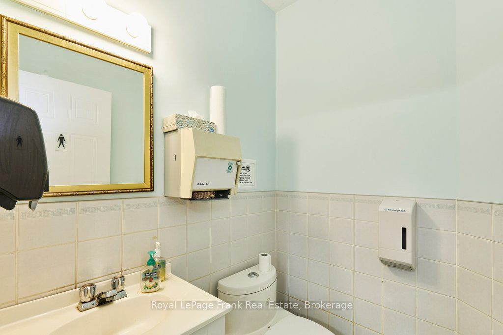 215 Simcoe Street N Property Photo 22
