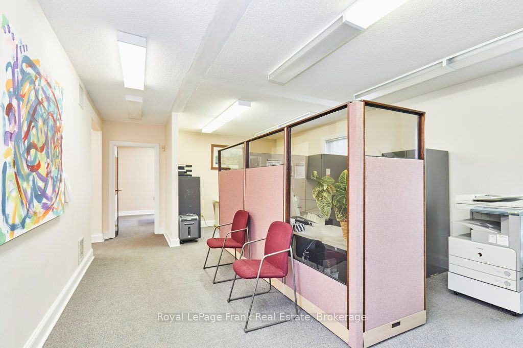 215 Simcoe Street N Property Photo 23