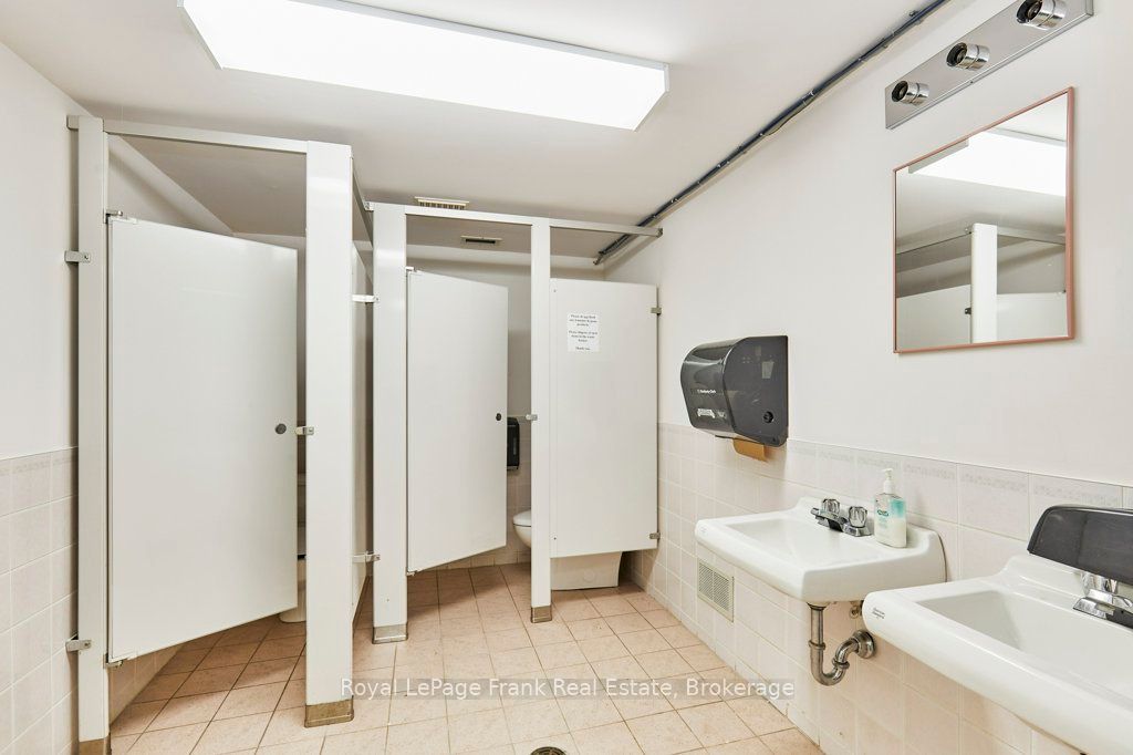 215 Simcoe Street N Property Photo 28