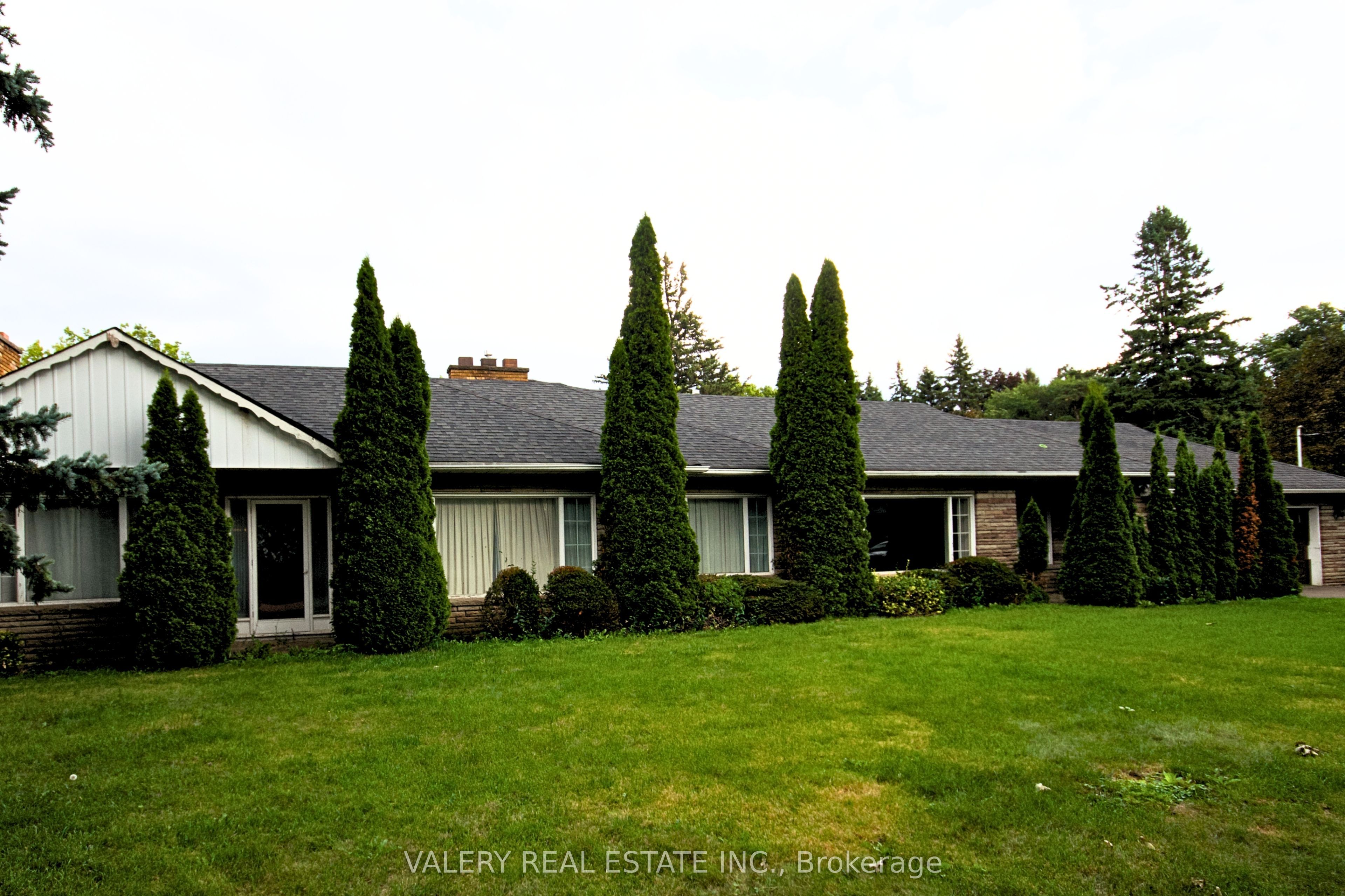 87 Cedar Brae Boulevard Se Property Photo 2