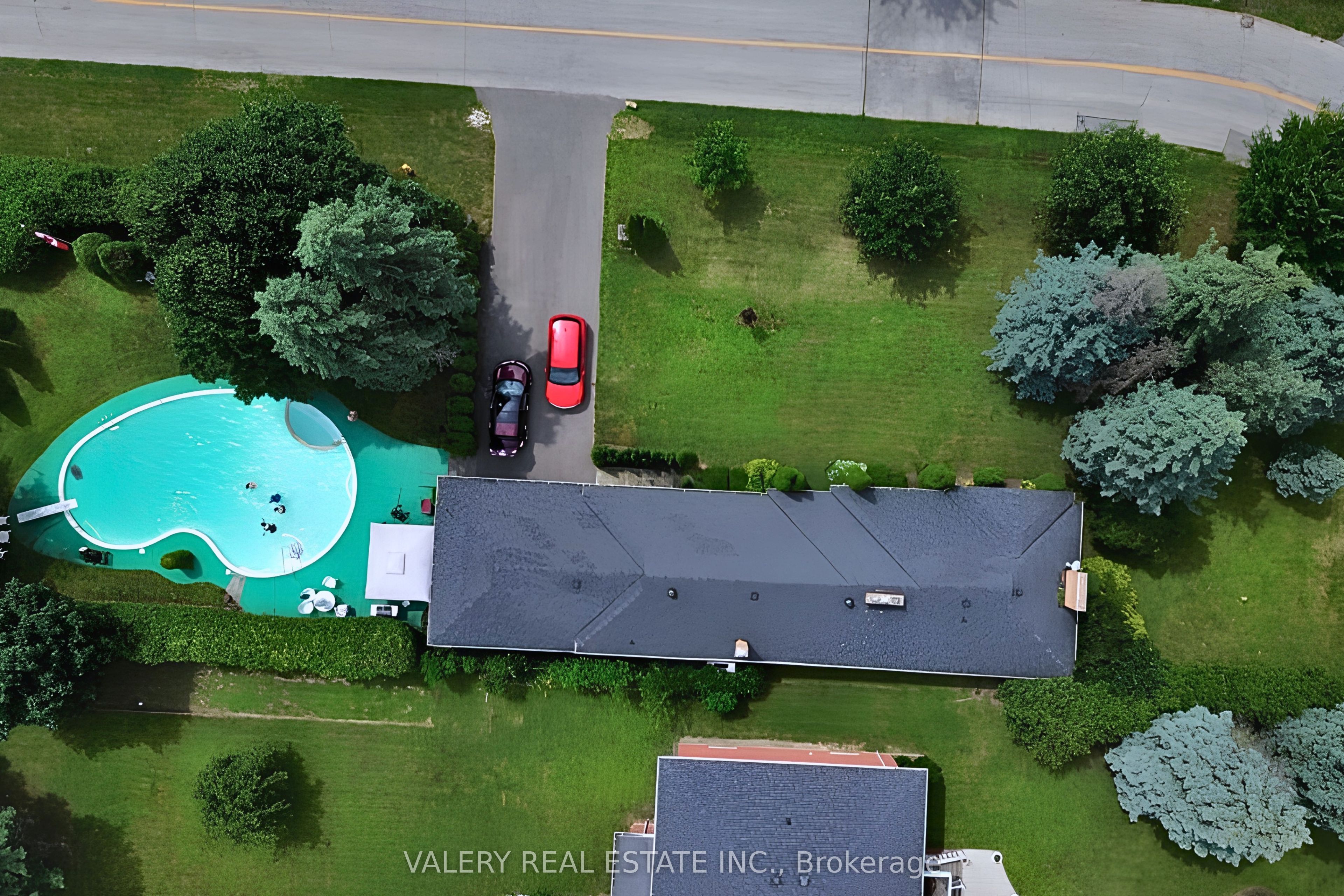 87 Cedar Brae Boulevard Se Property Photo 4