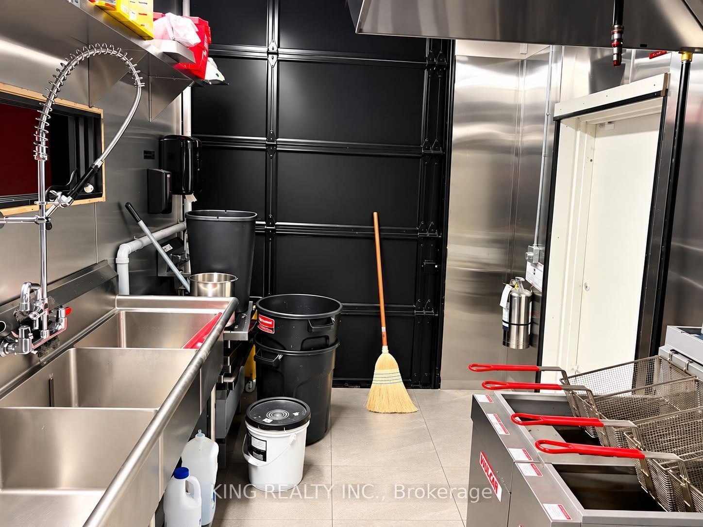 1001 Queen Street E Property Photo 23