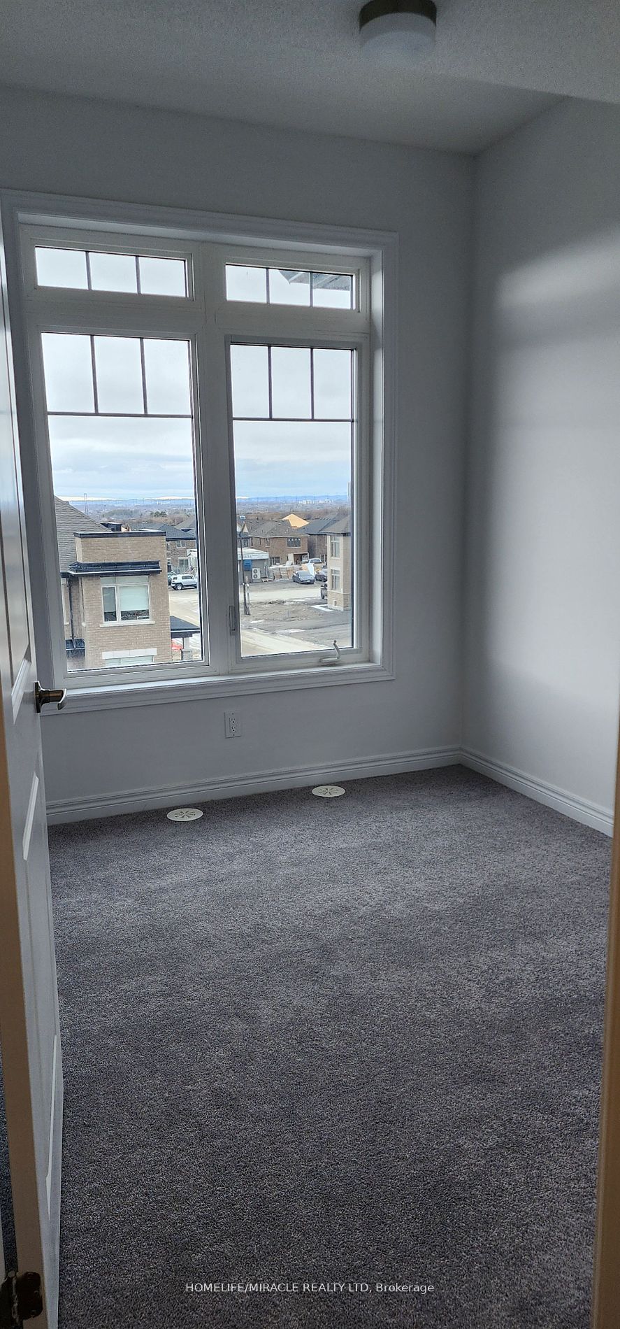 2039 Cameron Lott Crescent Property Photo 3