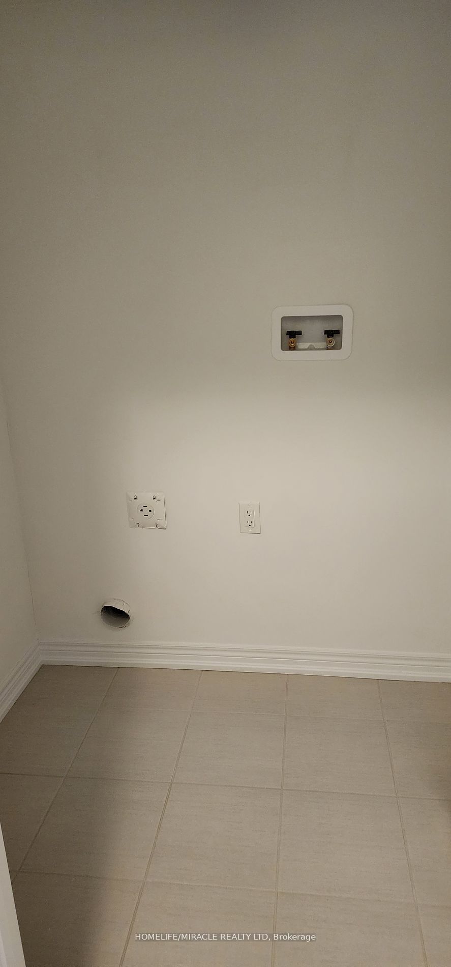 2039 Cameron Lott Crescent Property Photo 8