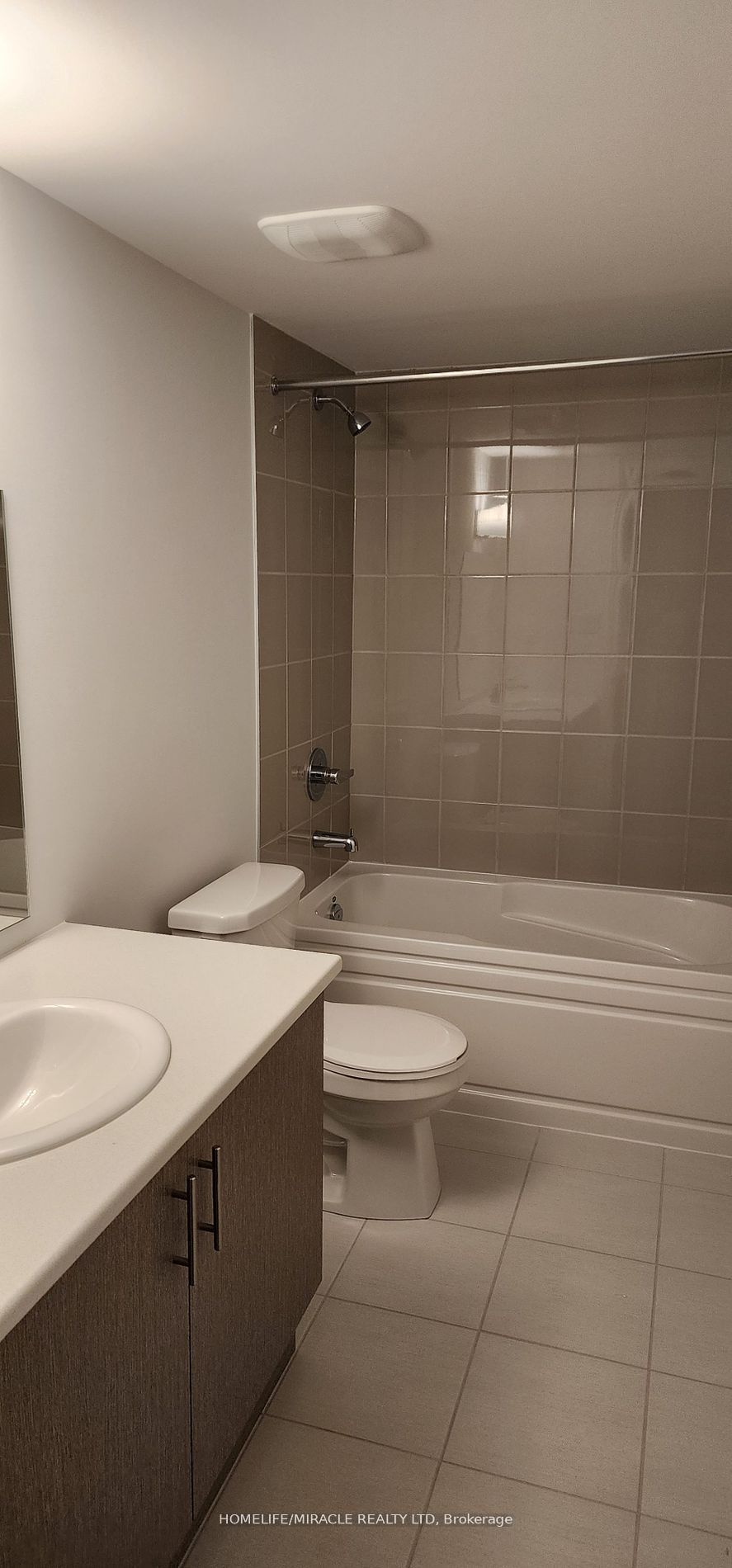 2039 Cameron Lott Crescent Property Photo 17