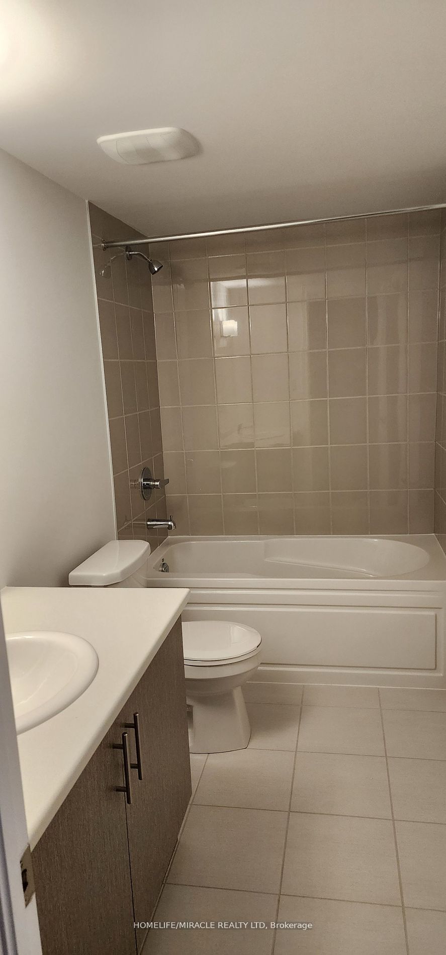 2039 Cameron Lott Crescent Property Photo 18