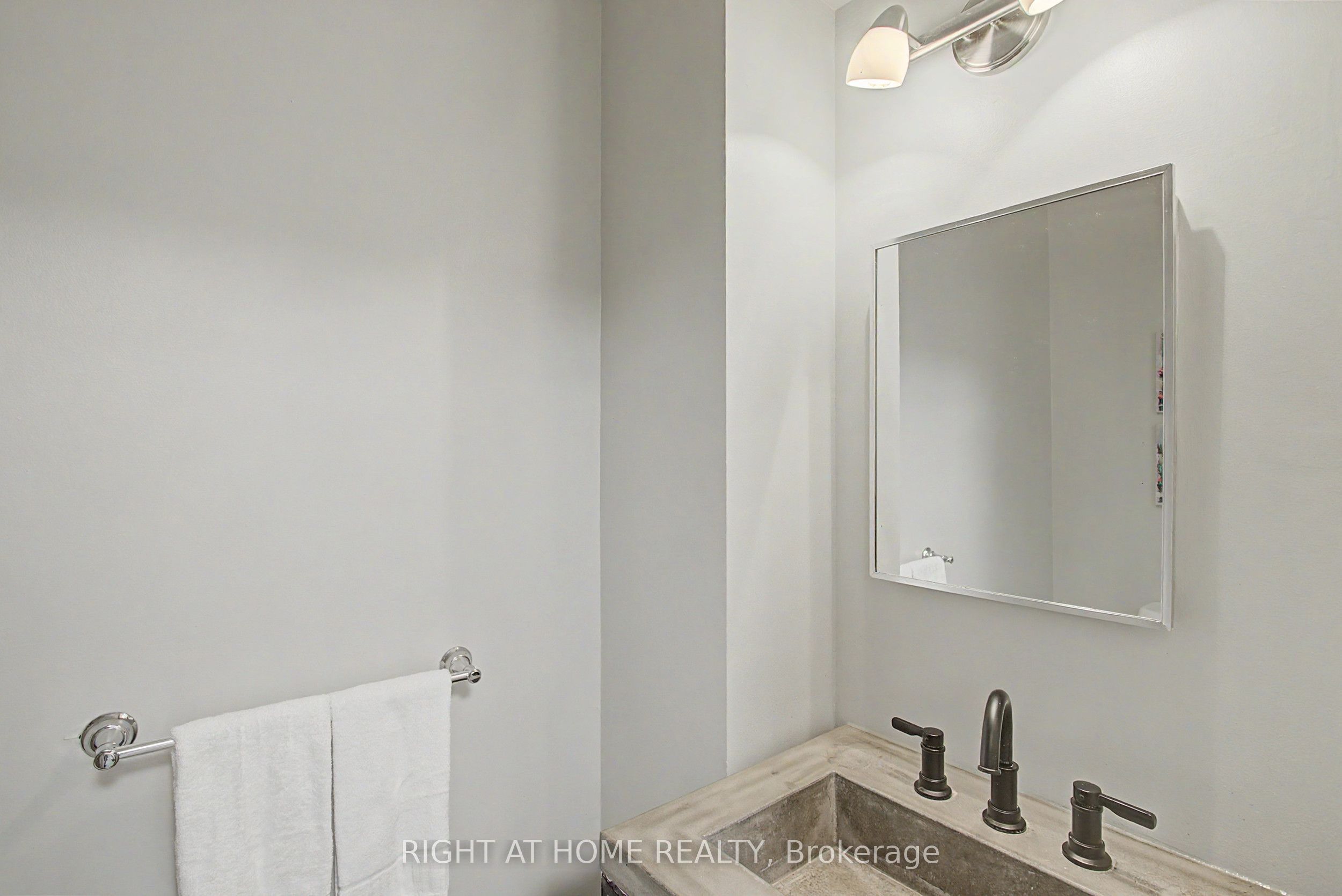 784 Rodney Court Property Photo 6
