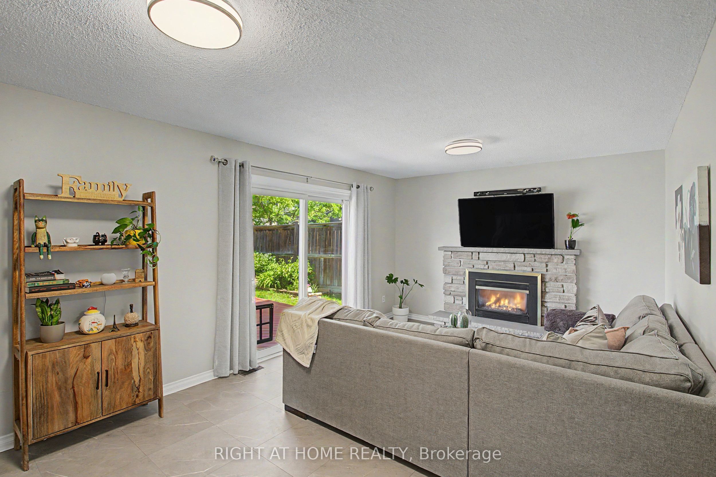 784 Rodney Court Property Photo 8