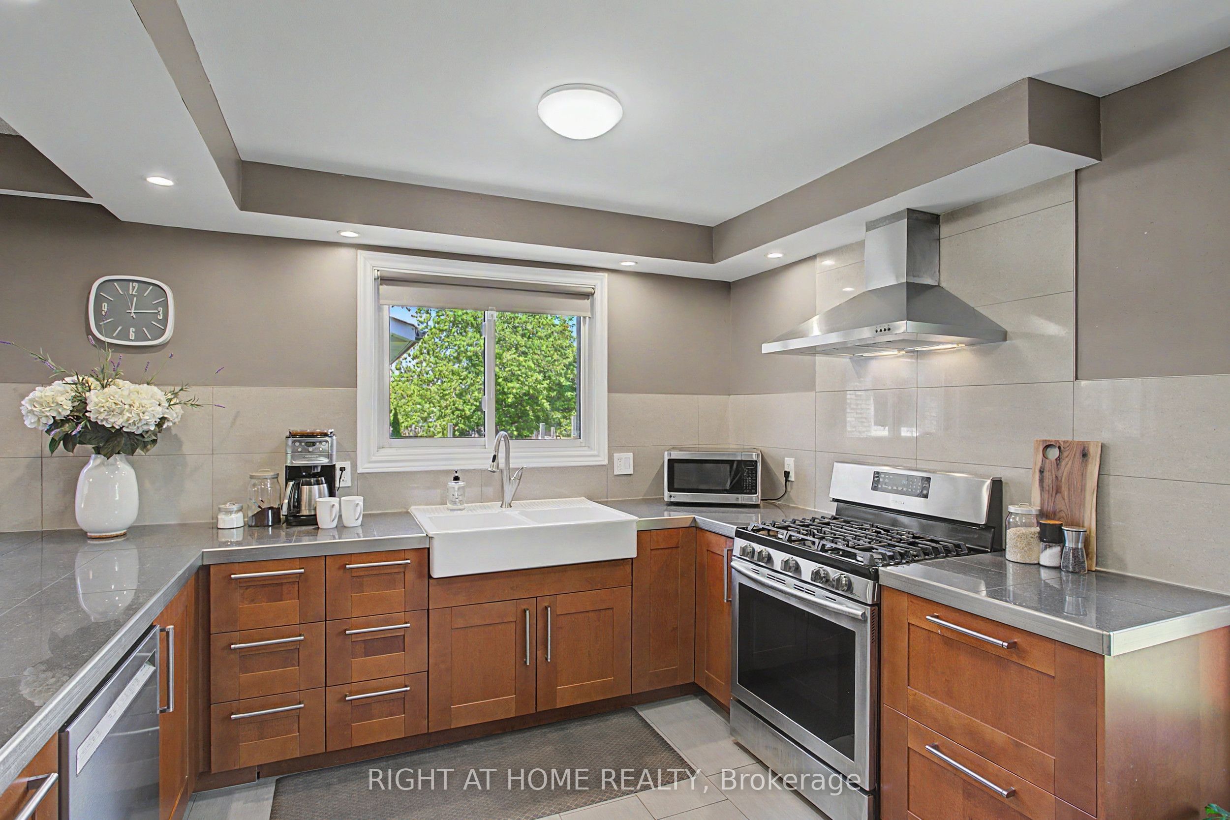 784 Rodney Court Property Photo 16
