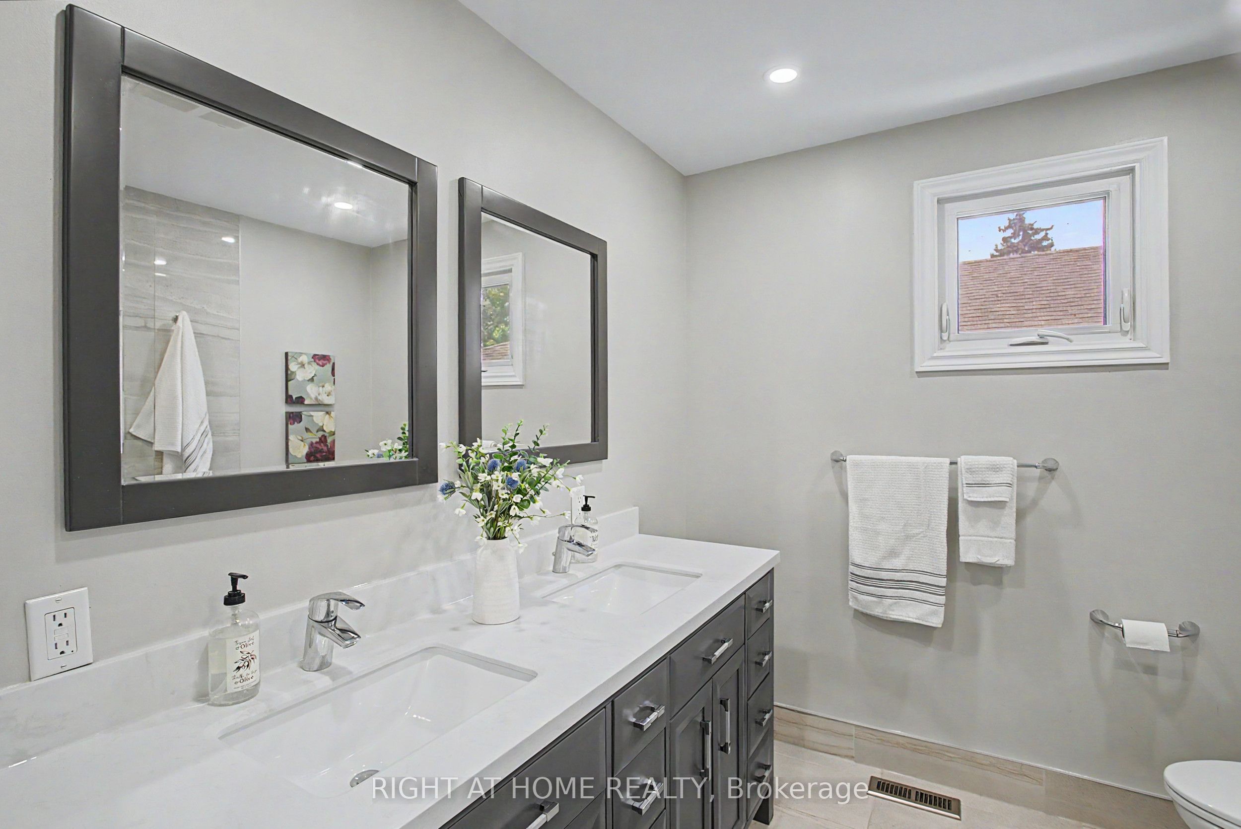 784 Rodney Court Property Photo 25