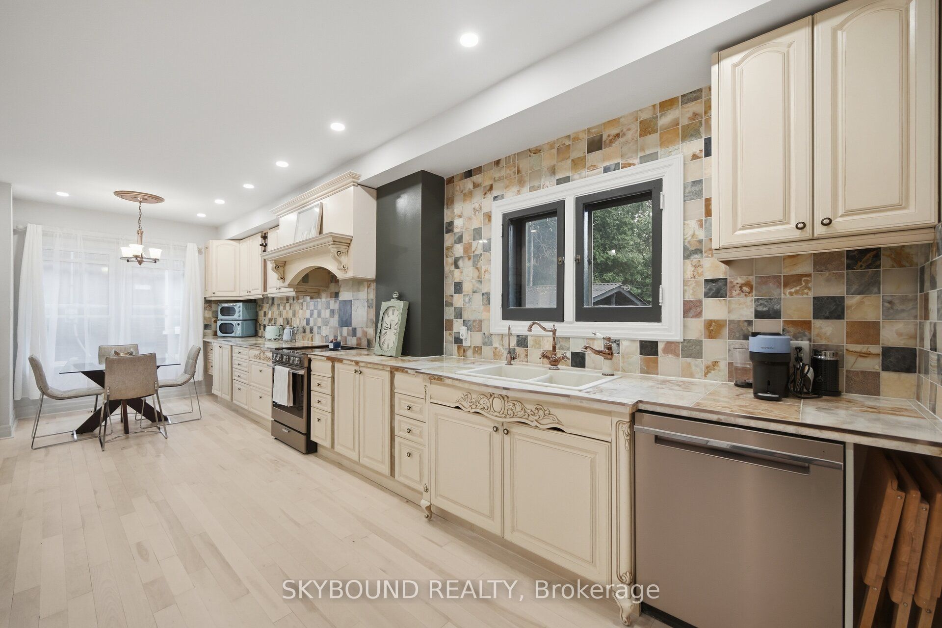 27 Rowe Street Property Photo 6