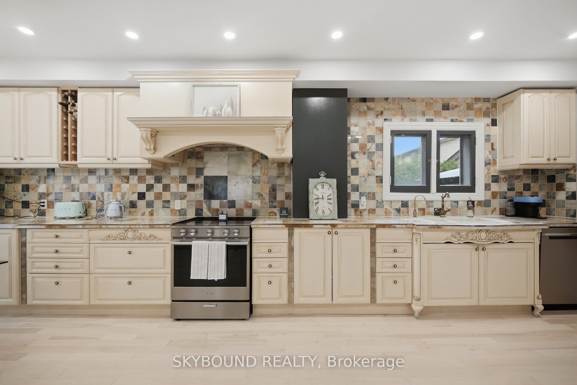 27 Rowe Street Property Photo 7