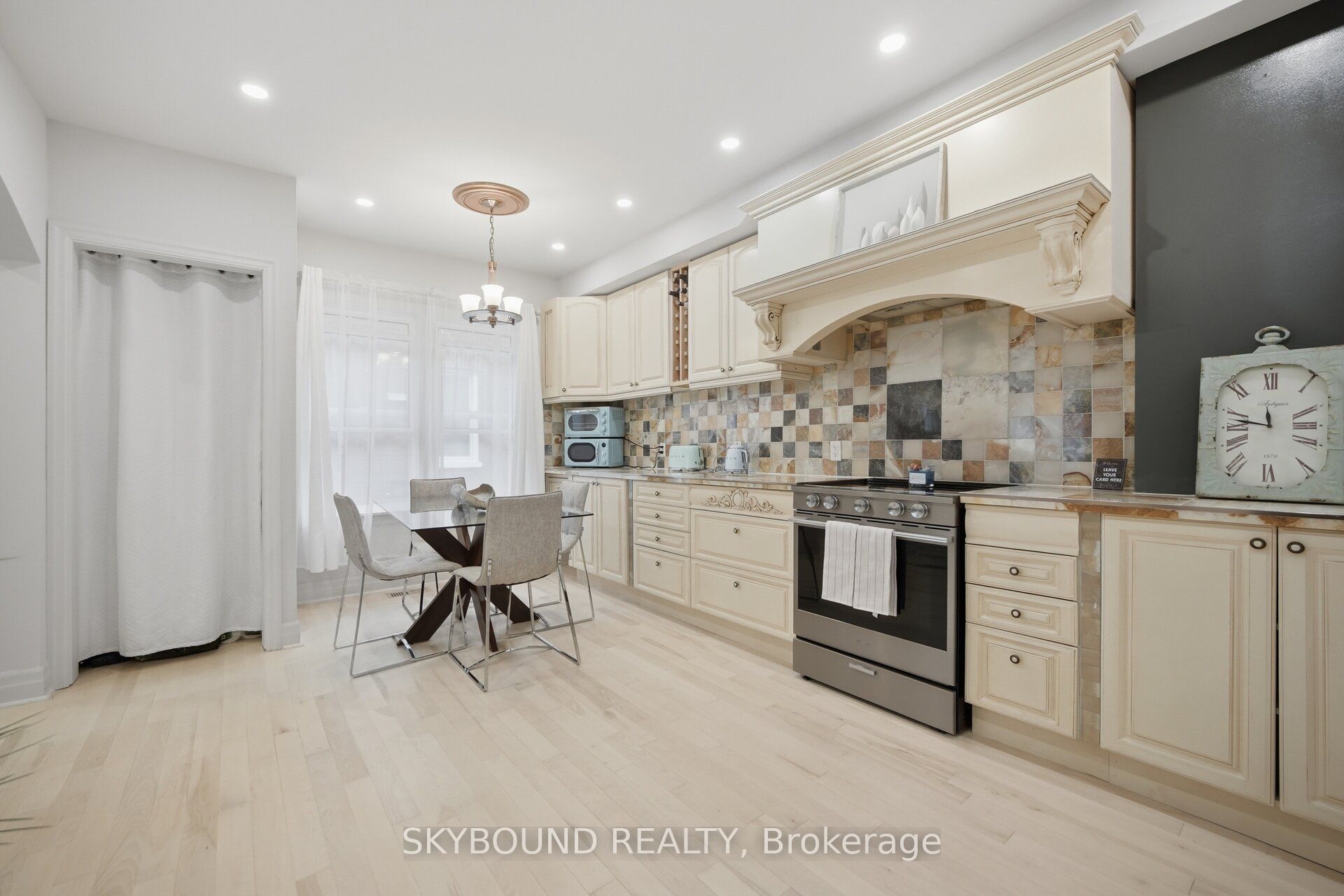 27 Rowe Street Property Photo 10